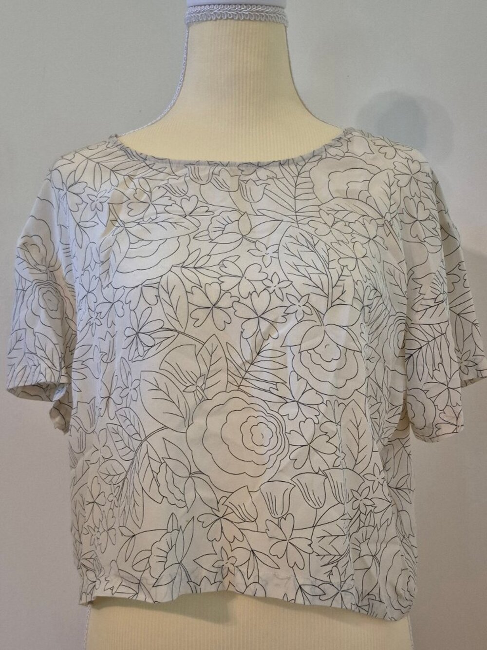 Anthropologie 100% Silk Blouse Crop Floral Bloomcore Corpcore Soft Dainty Office